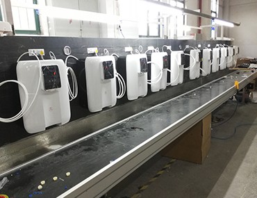 年關將至，精格校園直飲水設備仍在生產(chǎn)中…