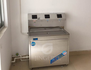 新疆哈密市為多所學校安裝校園直飲水設備